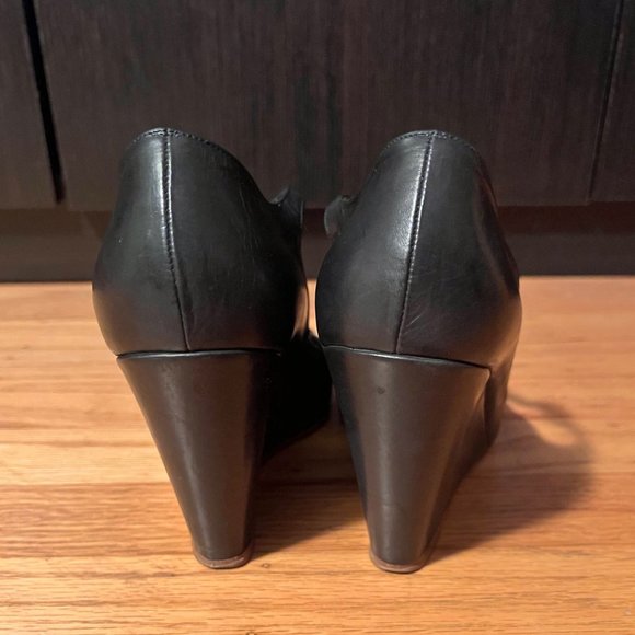❗️SOLD ❗️CHANEL Lucky Charms T-Strap Pumps Sz38 - Picture 3 of 9